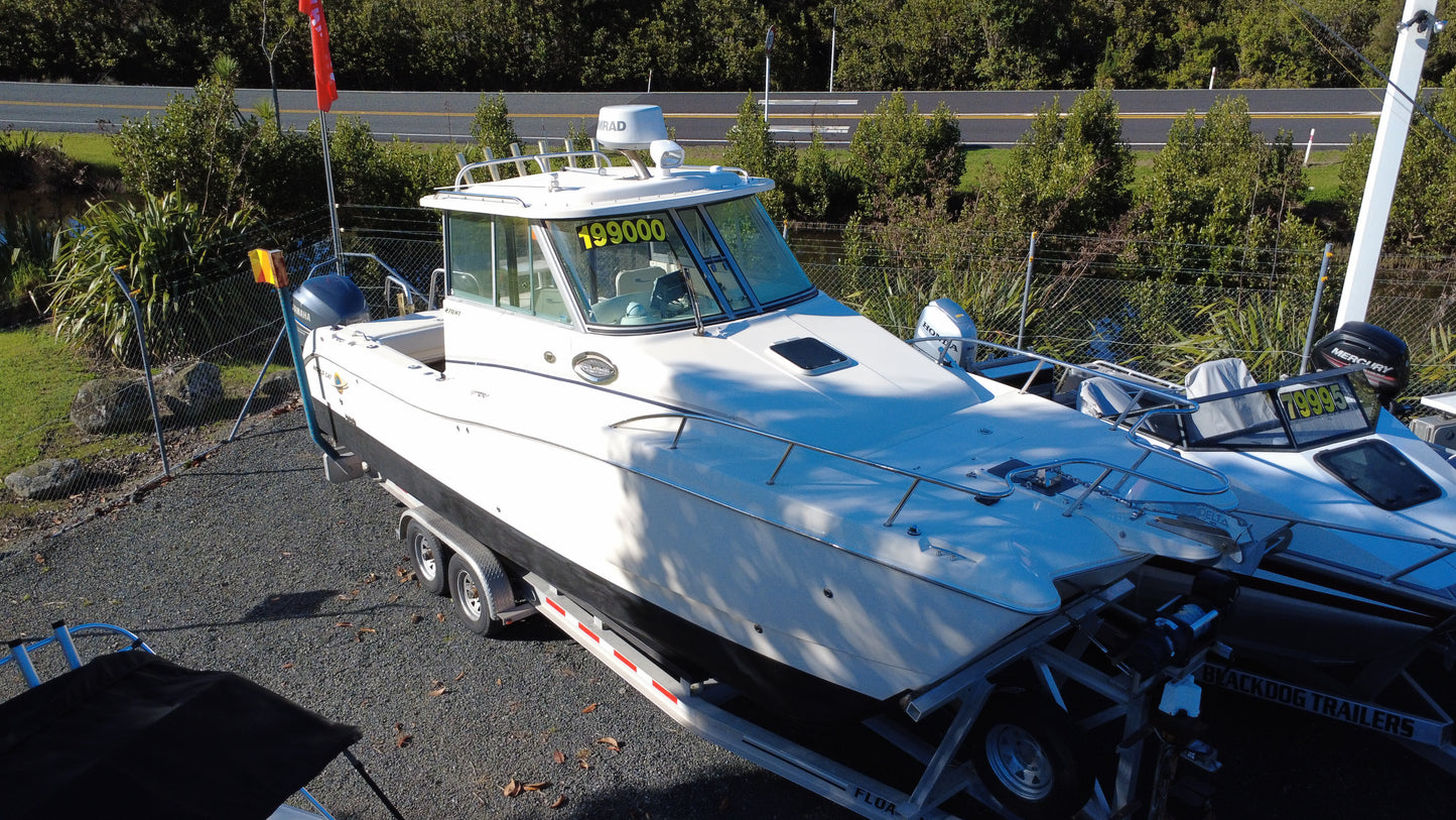 World Cat 270HT helm station with enclosed fiberglass hardtop and glass windshield