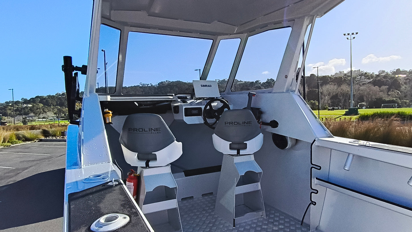 Proline 1860 HT helm with Simrad NSX display
