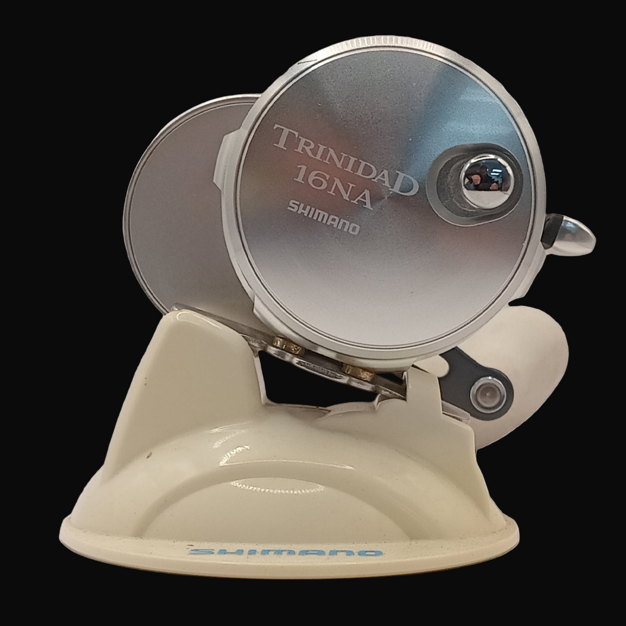 Shimano Trinidad 16NA overhead fishing reel – compact, high-speed saltwater reel with aluminium frame and Cross Carbon Drag system.