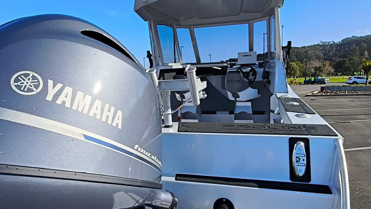 Proline 1860 HT helm with Simrad NSX display