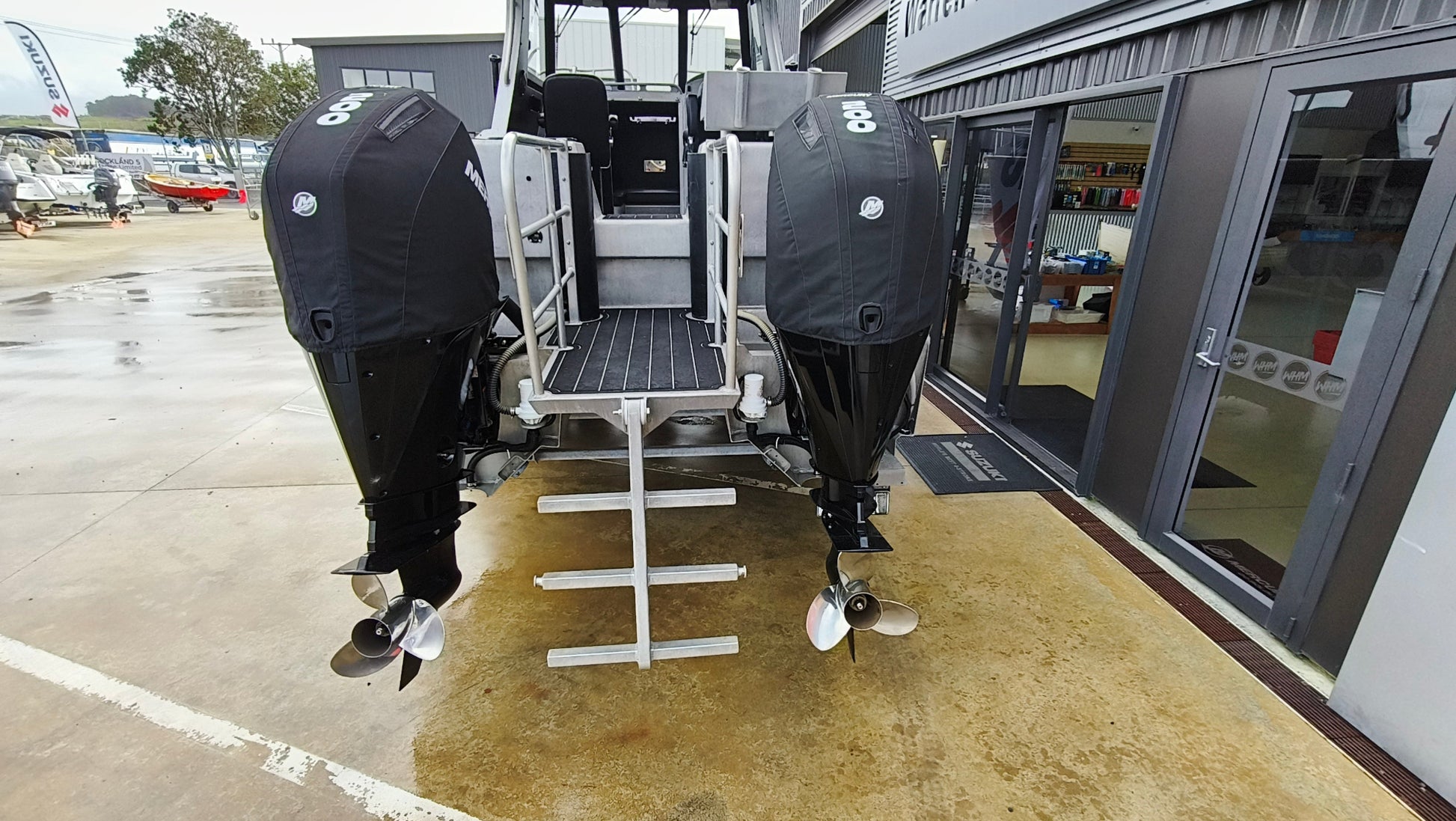 Twin Mercury 200hp outboards on Bladerunner 6.5