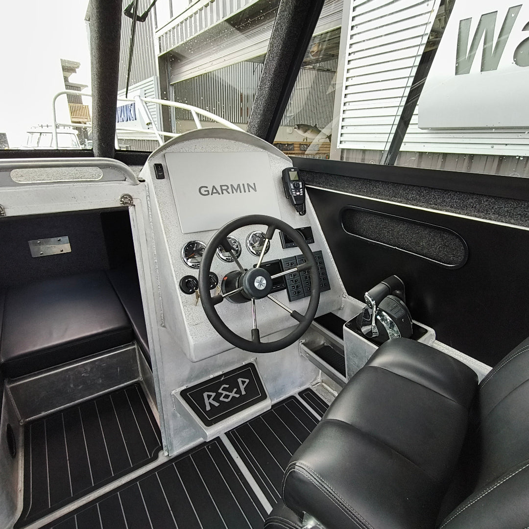Garmin electronics on Bladerunner 6.5 dashboard