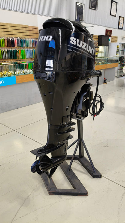 Suzuki DF100 4-stroke outboard 25 inch shaft ex demonstrator low hours