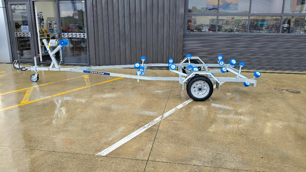 MR Trailers TR500 galvanised boat trailer – side view