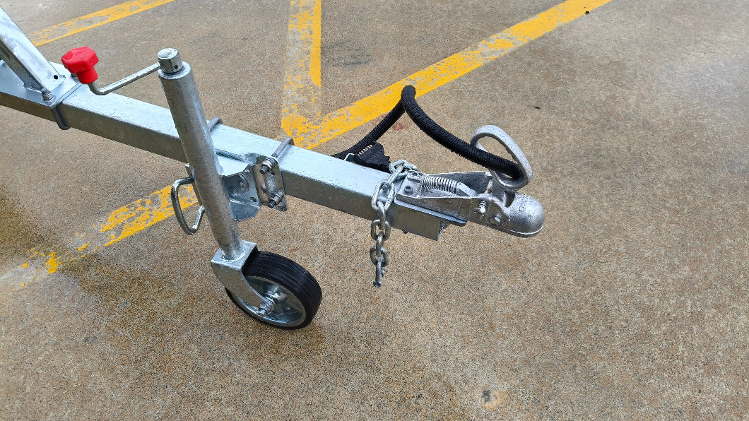 MR TR500 boat trailer suitable for boats up to 5.5m