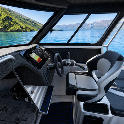 Mclay 661 CrossXover, helm and electronics, Warren Hay Marine, Whangarei 
