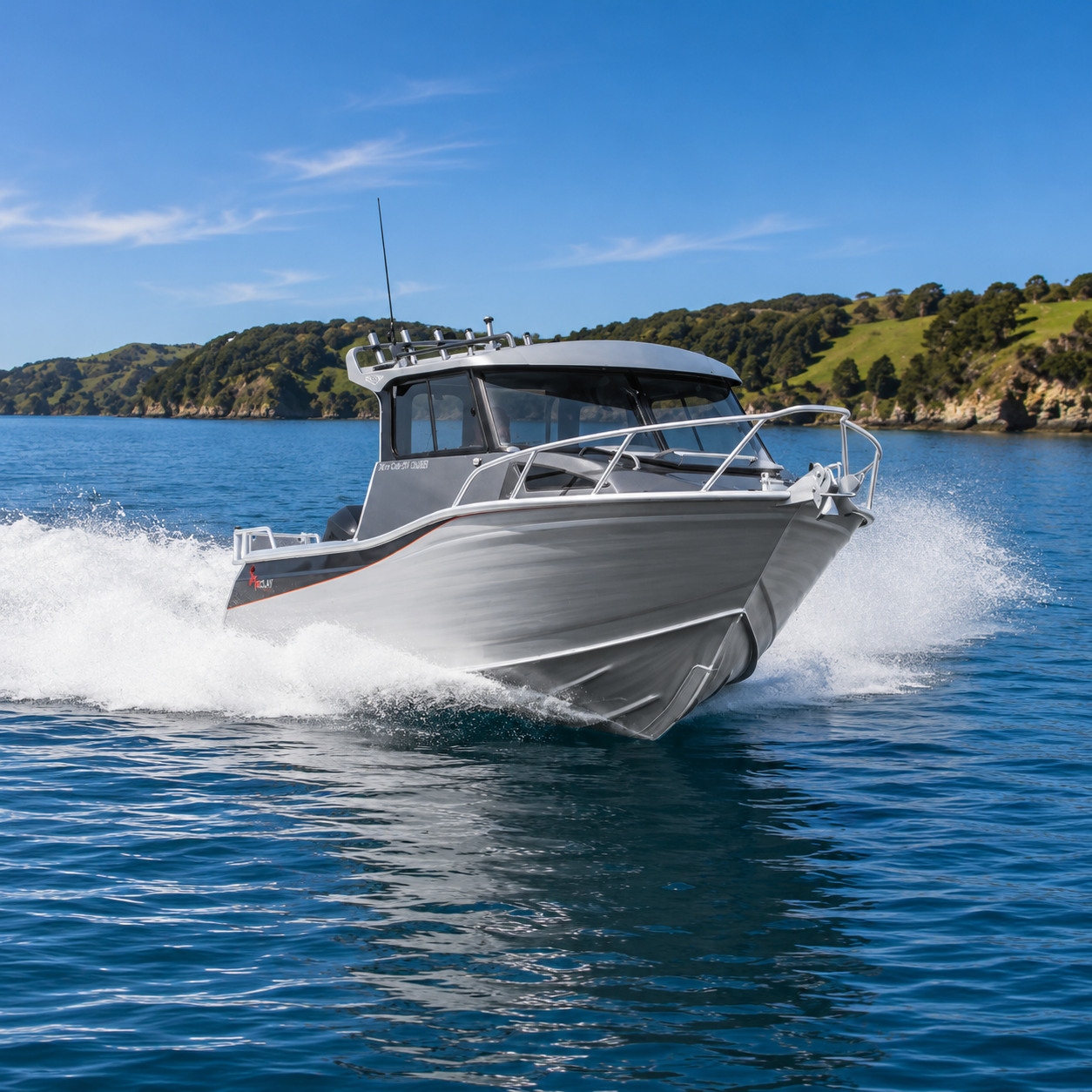 McLay 751 Gen2 Hardtop cruising through blue ocean conditions