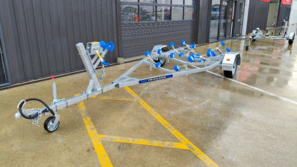 MR TR500 trailer showing 20 wobble rollers and hot-dip galvanised frame