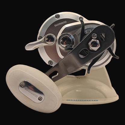 Shimano Trinidad 16NA overhead fishing reel – compact, high-speed saltwater reel with aluminium frame and Cross Carbon Drag system.