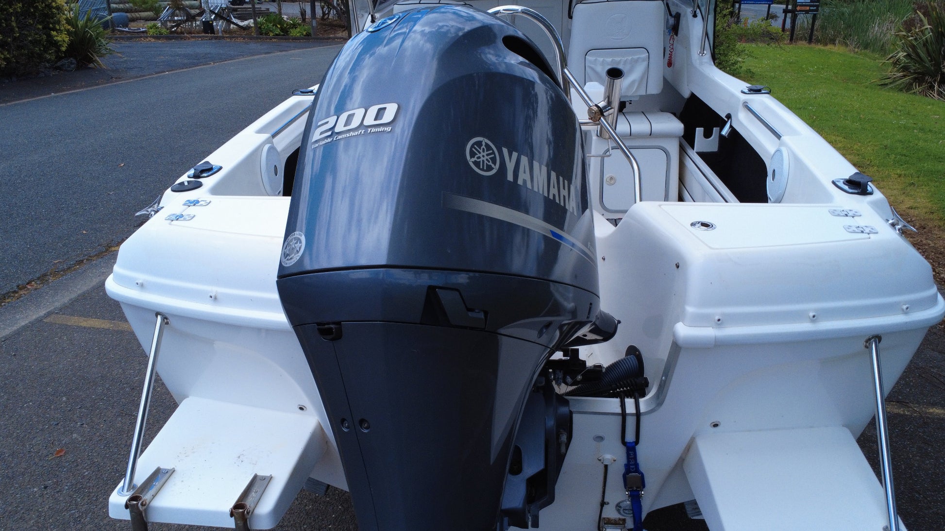 Yamaha F200 outboard on Caribbean C21 Reef Runner